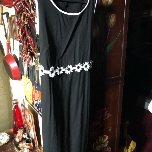 Motherhood Maternity Dress with Daisy accents - Picture 3 of 4
